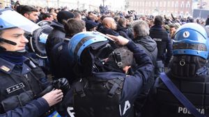"Poliziotti a mille euro al mese: ecco perché togliamo il casco"